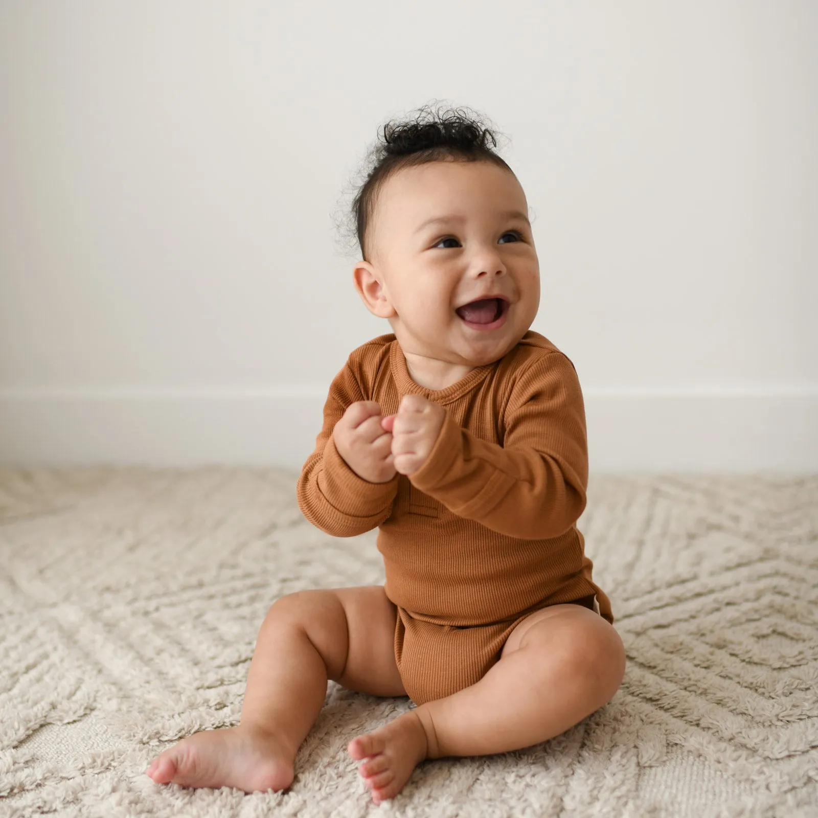 DESERT BRONZE rib long sleeve organic cotton bodysuit