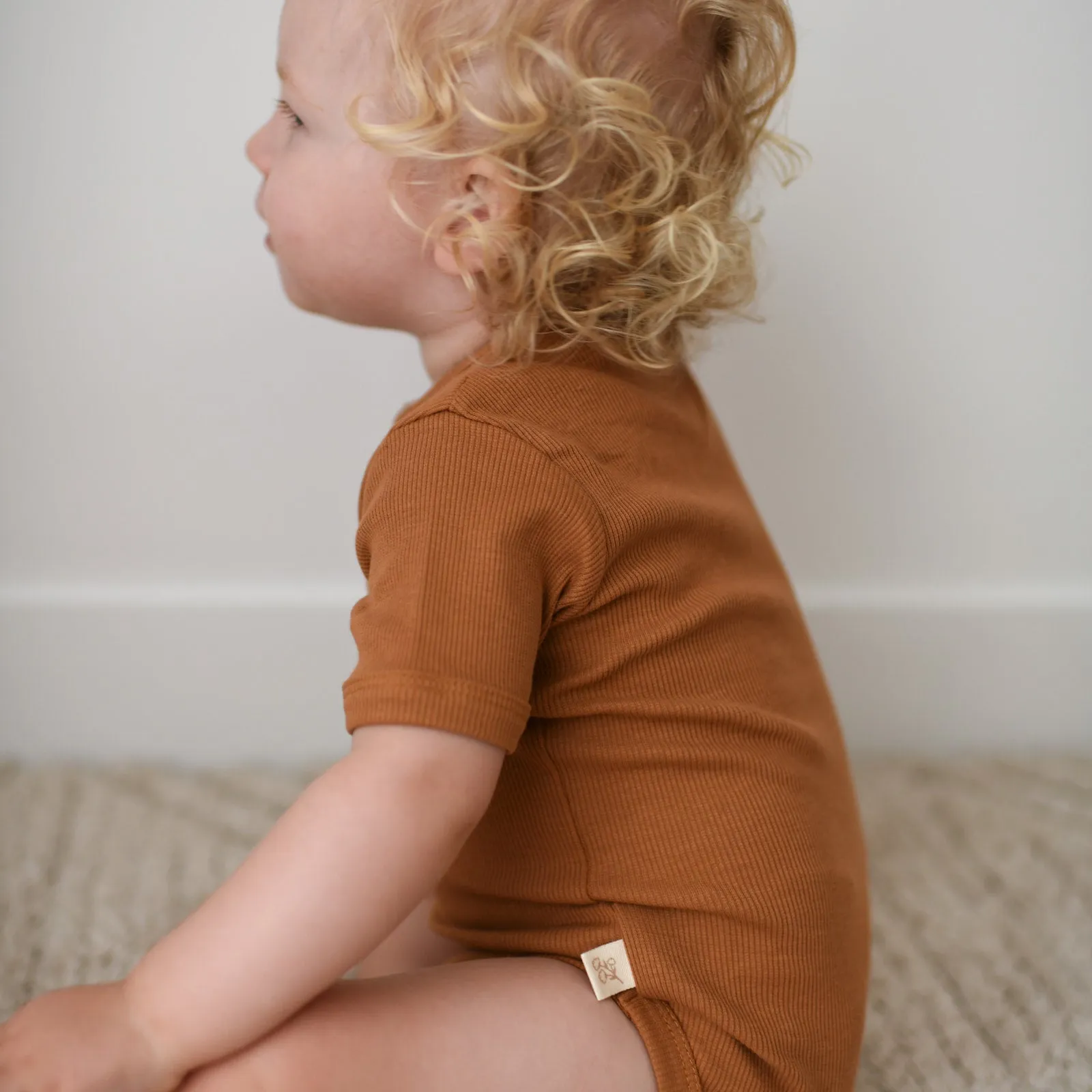 DESERT BRONZE short sleeve organic cotton bodysuit