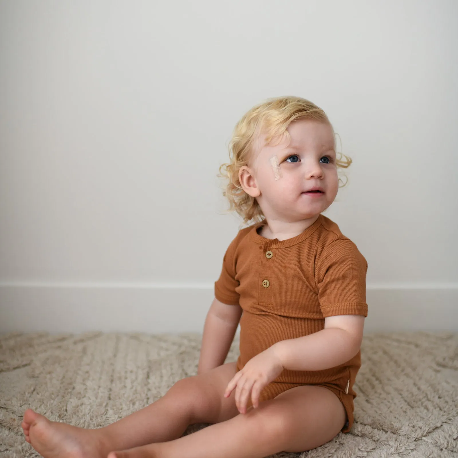 DESERT BRONZE short sleeve organic cotton bodysuit