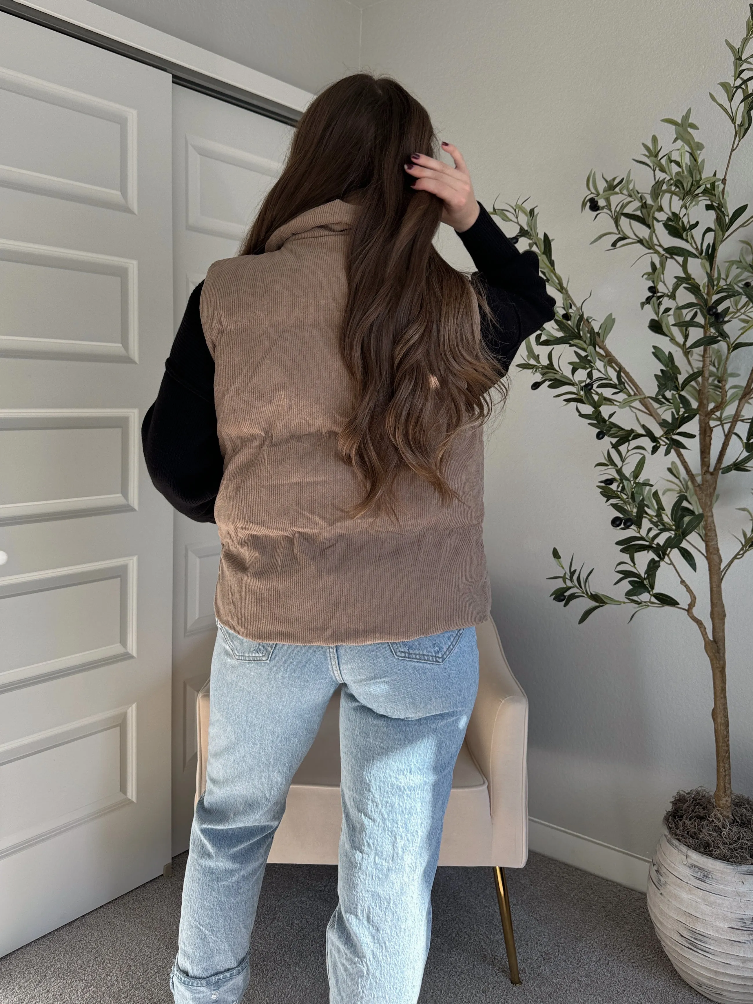 Ellis Corduroy Puffer Vest (Mushroom)